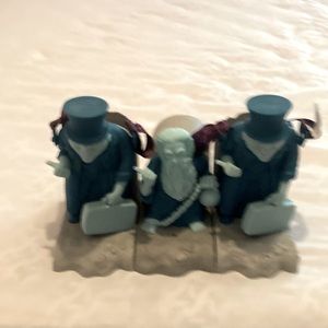 Haunted mansion 3ghost hitching a. Ride  connect together f